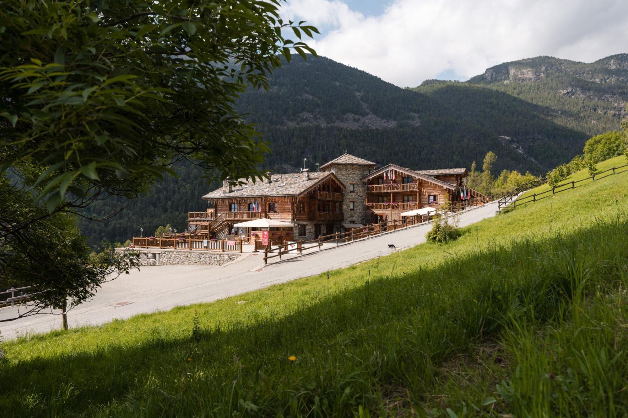 Silou Retreat Ξενοδοχείο Champdepraz Εξωτερικό φωτογραφία